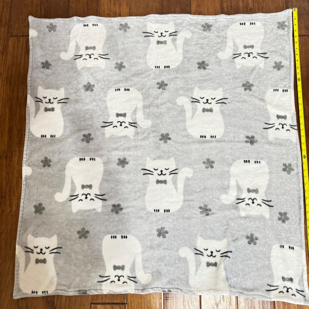 VTG Cat with‎ Bow Tie Fleece Blanket  floral Grey White Lap 44x44